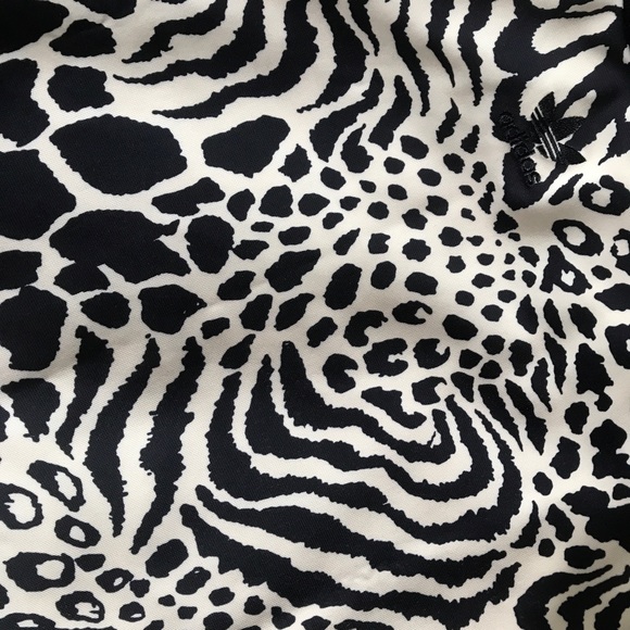 Adidas Cropped  top 🌹size US Small Blk & Creme - Picture 6 of 8